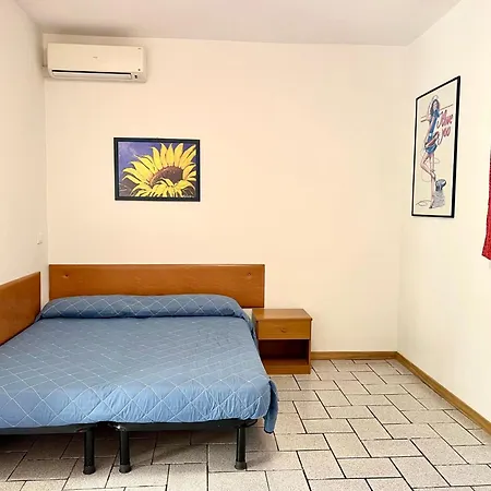 Cozy Flat Perfect For Group Getaways Апартаменты *