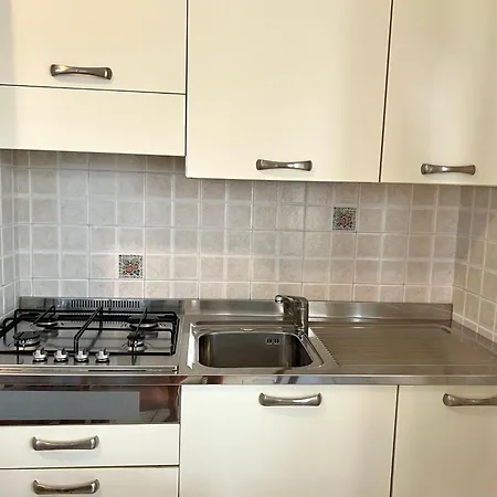 Апартаменты Cozy Flat Perfect For Group Getaways Линьяно-Саббьядоро
